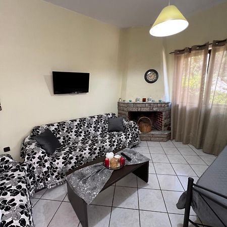 Village Apartment Маратиас Экстерьер фото