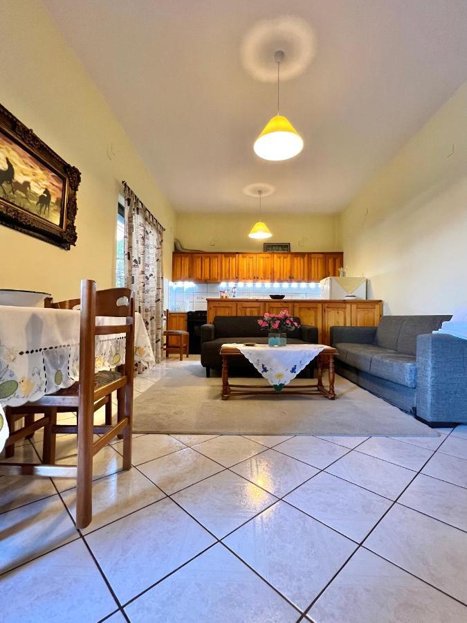 Village Apartment Маратиас Экстерьер фото