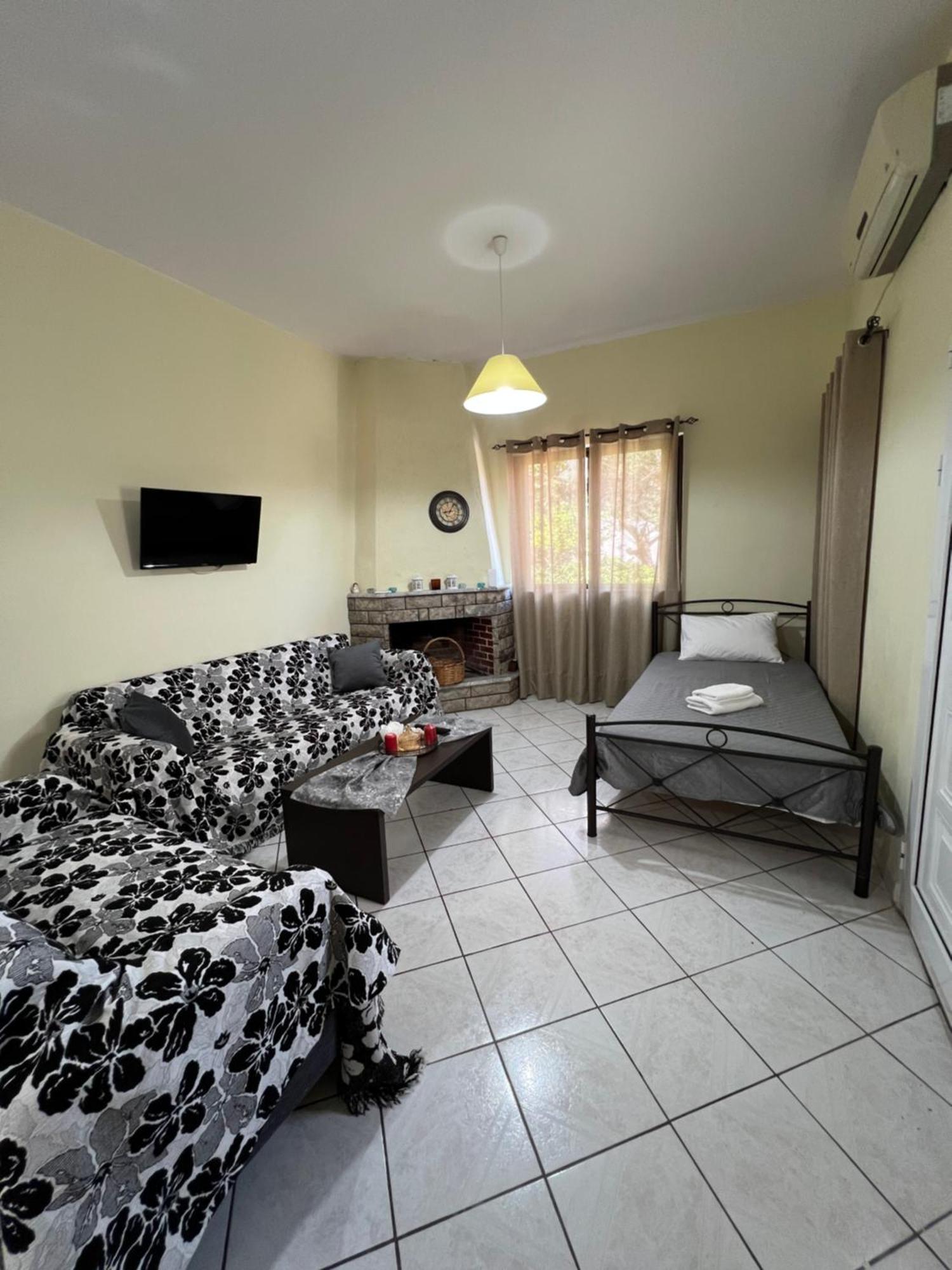 Village Apartment Маратиас Экстерьер фото